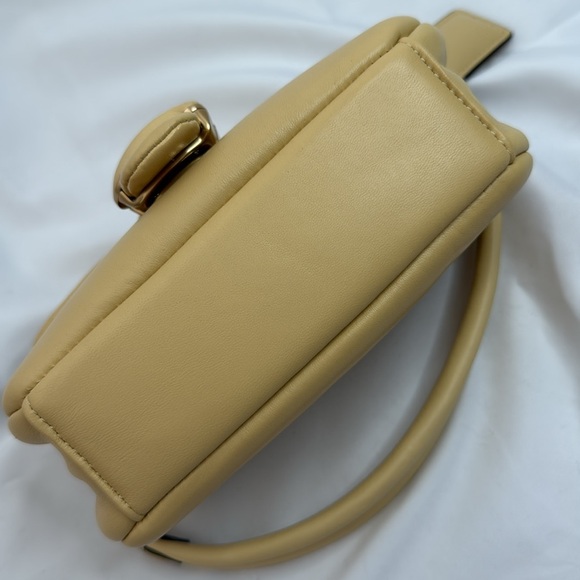 Coach pillow tabby 18 - Picture 5 of 10